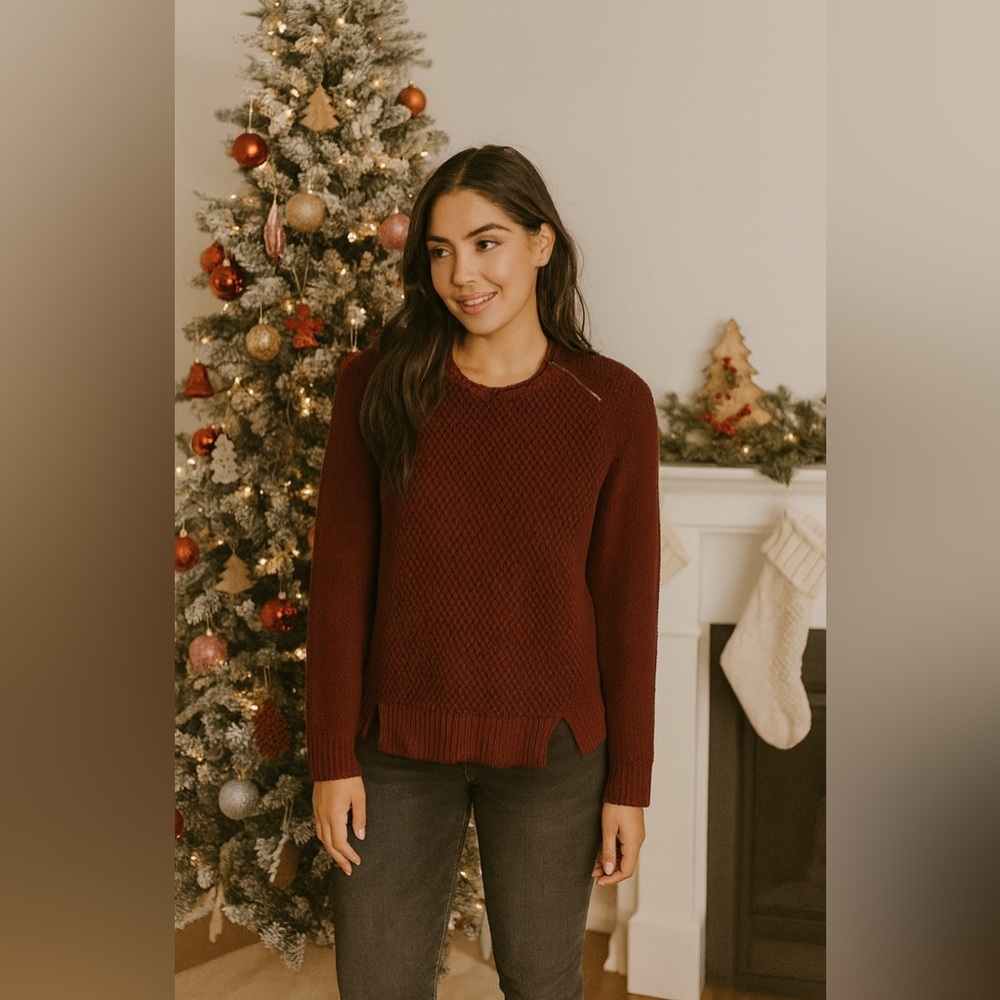 DENVER HAYES | Women's Burgundy Knit Shoulder Zipper Sweater
